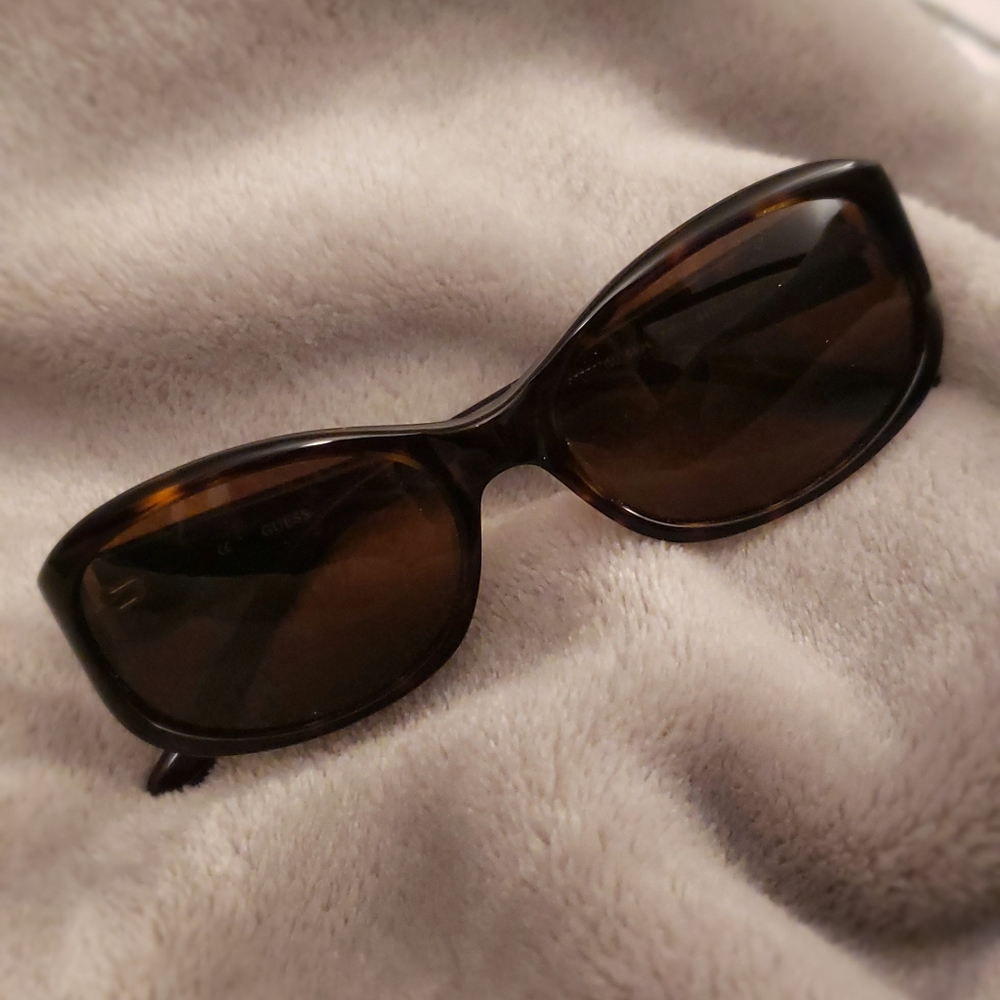 Vintage Guess Tortoise Design Plastic Sunglasses NWOT